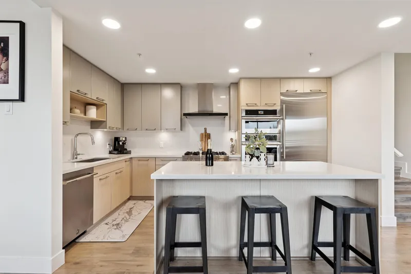 501 14022 NORTH BLUFF ROAD - photo 1 of 25