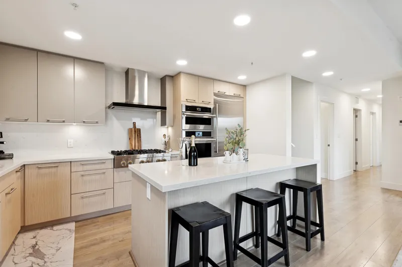 501 14022 NORTH BLUFF ROAD - photo 2 of 25