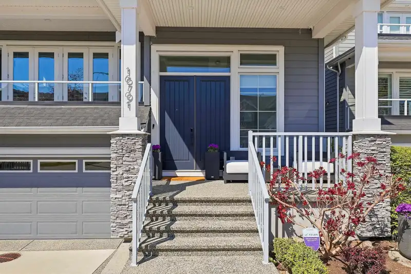 16791 17B AVENUE - photo 4 of 33
