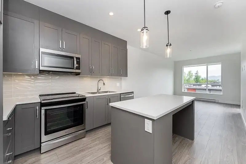 419 18811 72 AVENUE - photo 3 of 38