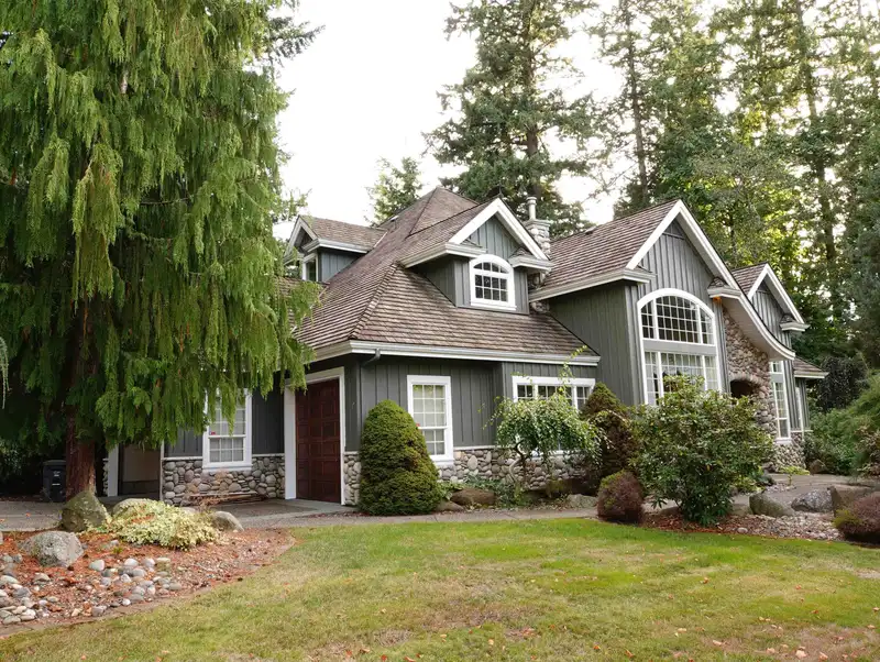 13790 23 AVE - photo 1 of 27