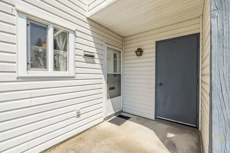 87 6665 138 STREET - photo 3 of 36