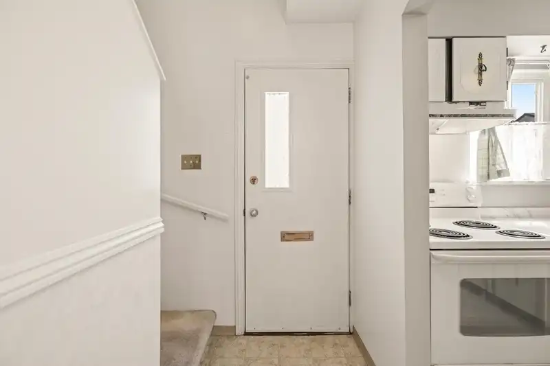87 6665 138 STREET - photo 4 of 36