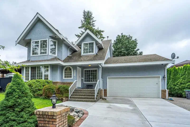 10622 157 STREET - photo 2 of 40