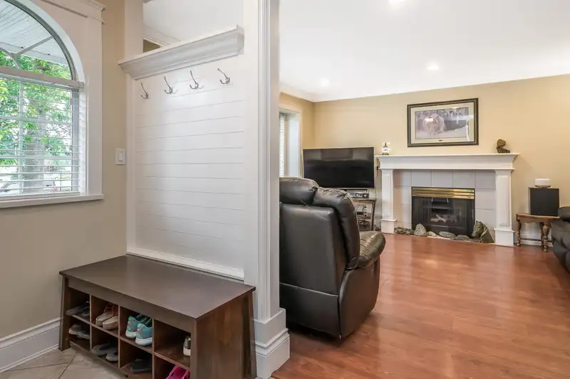 10622 157 STREET - photo 4 of 40