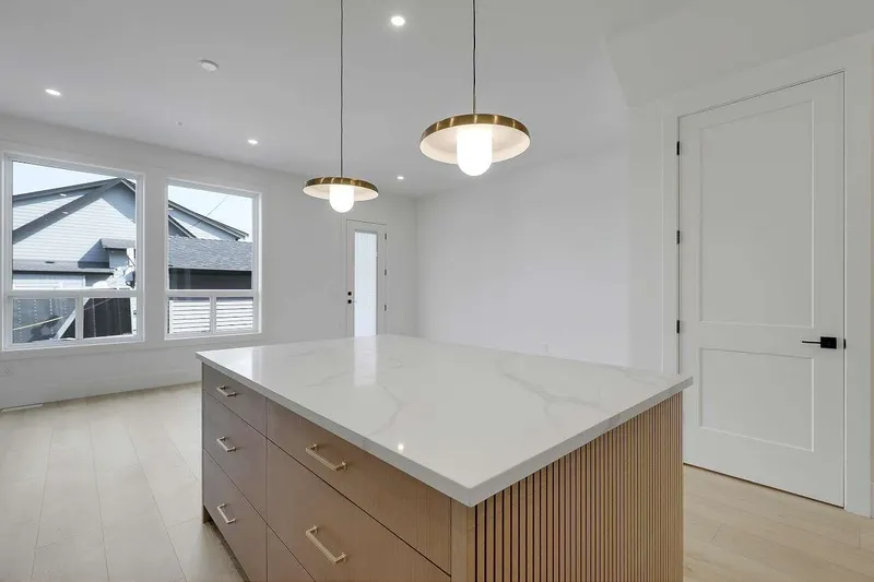 7682 196 STREET - photo 4 of 25