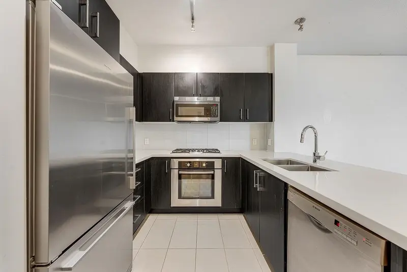 422 3133 RIVERWALK AVENUE - photo 4 of 23