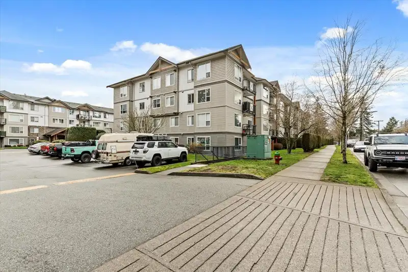 115 2955 DIAMOND CRESCENT - photo 4 of 31