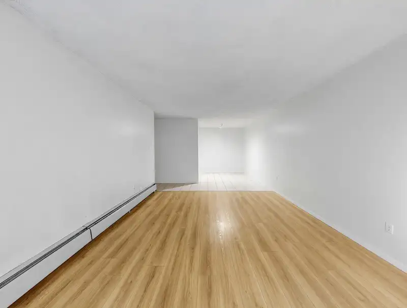 111 588 E 5 STREET - photo 4 of 29