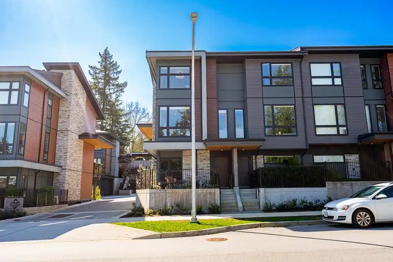 7 50 SEAVIEW DRIVE - photo 2 of 38