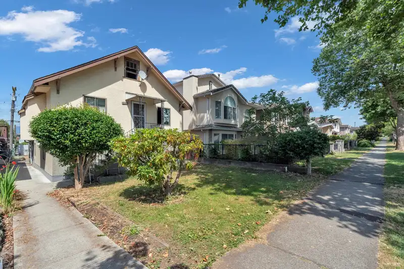 3015 E 19TH AVENUE - photo 1 of 18