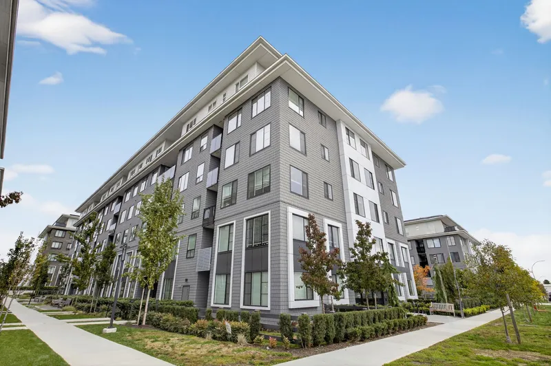 108 15825 85 AVENUE - photo 1 of 25