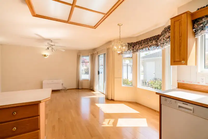 104 6875 121 STREET - photo 4 of 33
