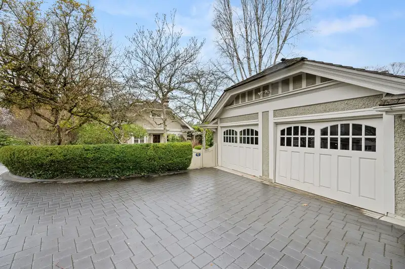 3577 ANGUS DRIVE - photo 4 of 33