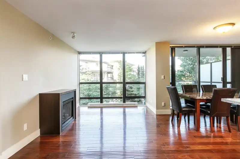 301 2959 GLEN DRIVE - photo 3 of 18
