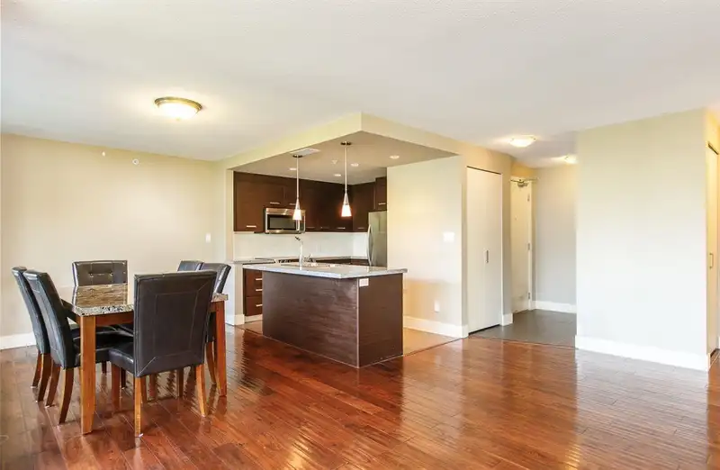 301 2959 GLEN DRIVE - photo 4 of 18