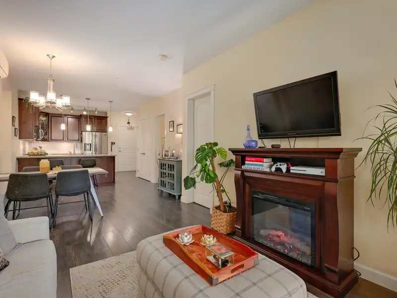 412 8558 202B STREET - photo 4 of 24