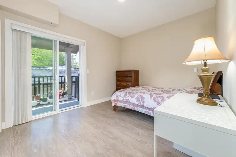 201 4573 SLOCAN STREET - photo 3 of 4