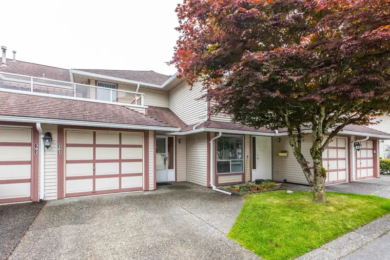 202 13725 72A AVENUE - photo 2 of 31
