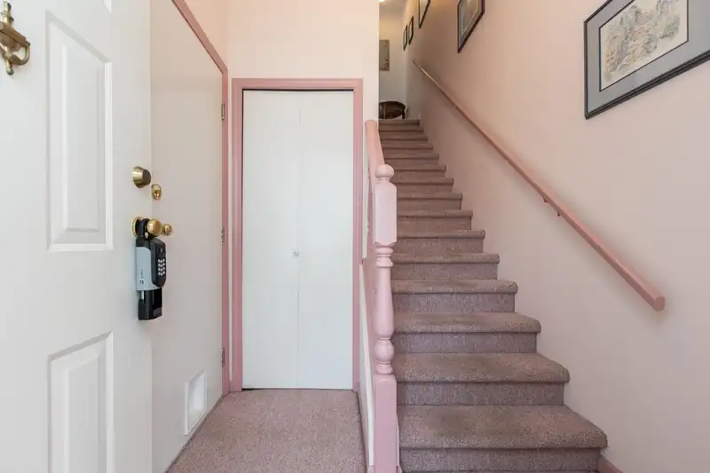 202 13725 72A AVENUE - photo 3 of 31