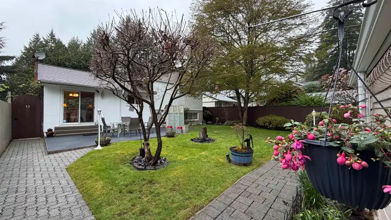 1852 LARSON ROAD - photo 2 of 39