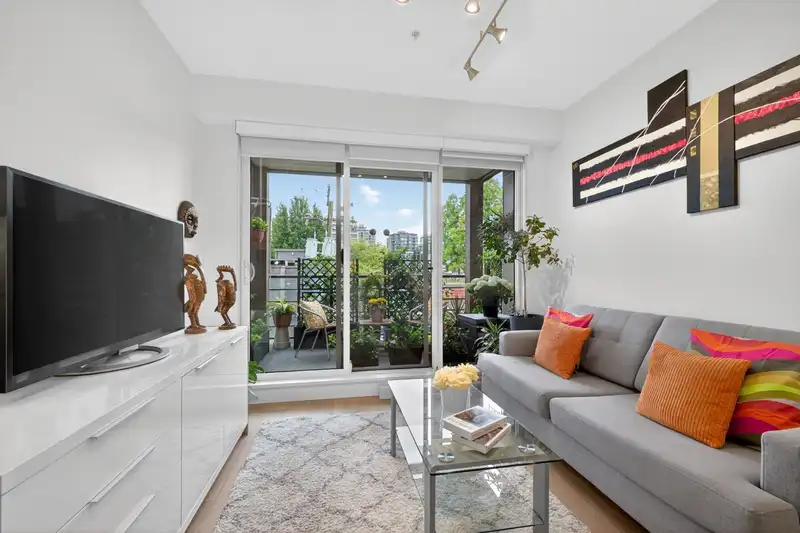 306 1628 W 4TH AVENUE - photo 2 of 21