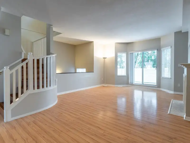 9 6700 RUMBLE STREET - photo 3 of 24