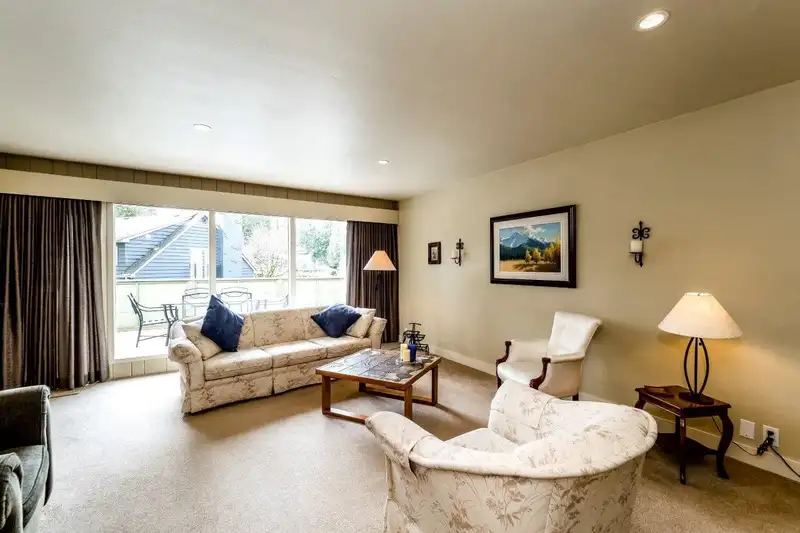 4302 CAROLYN DRIVE - photo 3 of 34