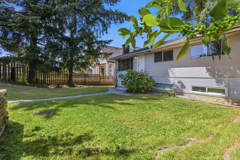 12301 99A AVENUE - photo 3 of 40