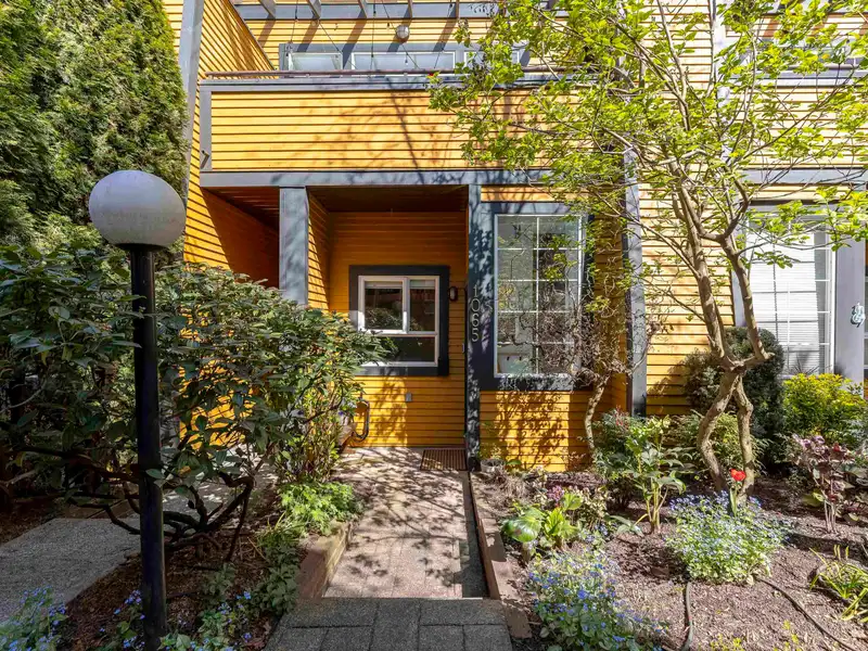 1065 E PENDER STREET - photo 2 of 39
