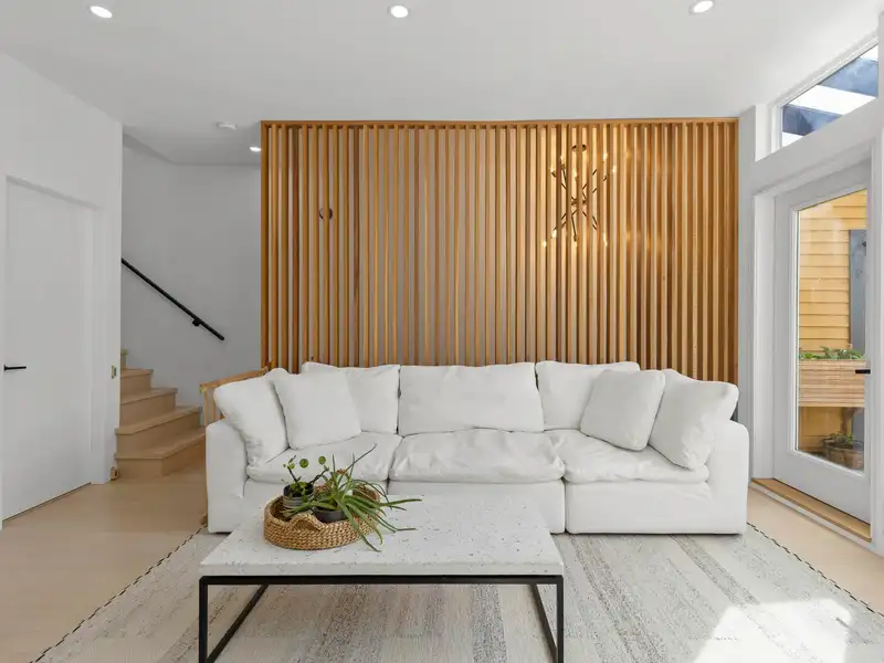 1065 E PENDER STREET - photo 4 of 39