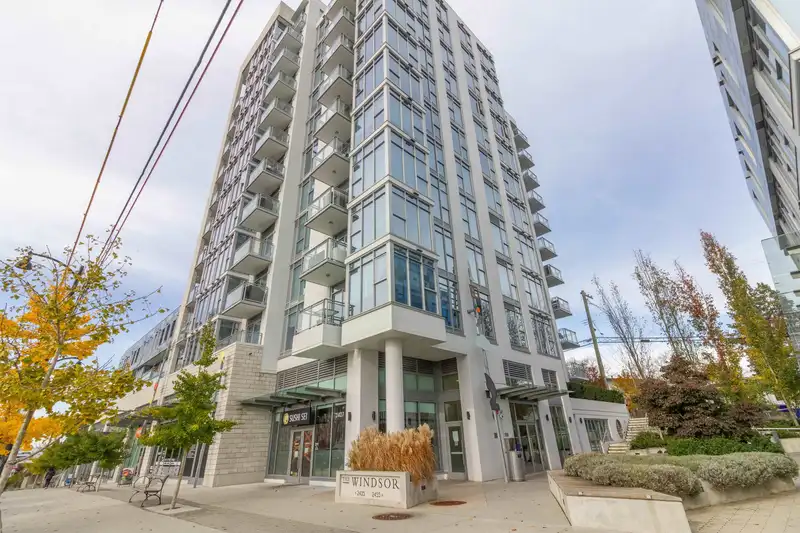 302 2435 KINGSWAY - photo 1 of 31