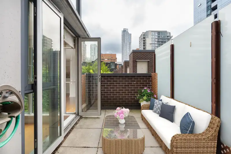 607 1068 HORNBY STREET - photo 1 of 21