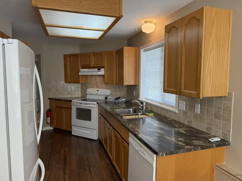36 3115 TRAFALGAR STREET - photo 3 of 28