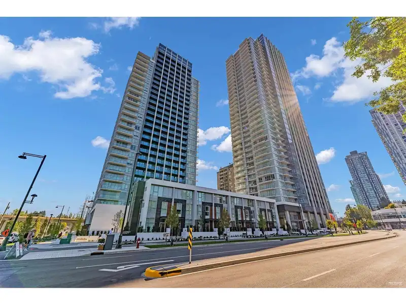 504 13428 105 AVENUE - photo 1 of 15