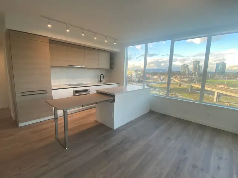 504 13428 105 AVENUE - photo 2 of 15