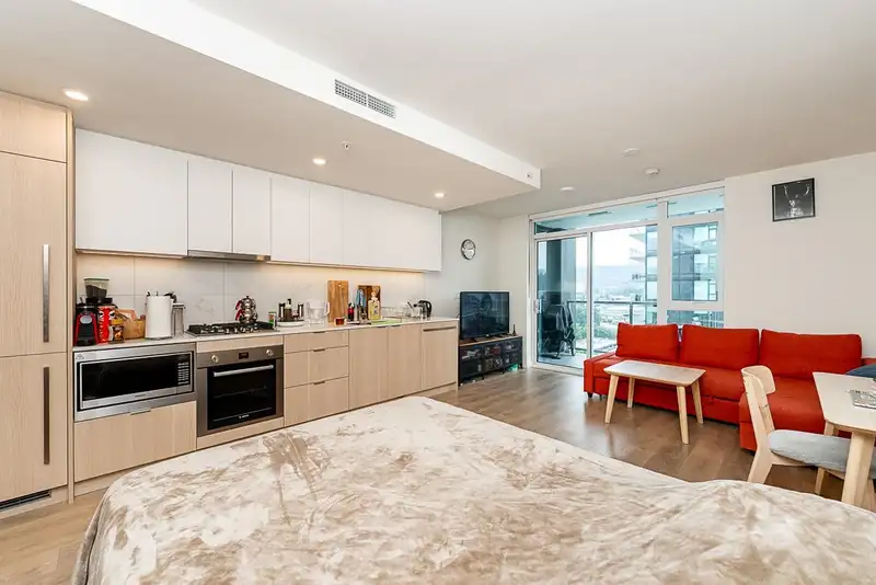 1705 308 ALDERSON AVENUE - photo 2 of 38
