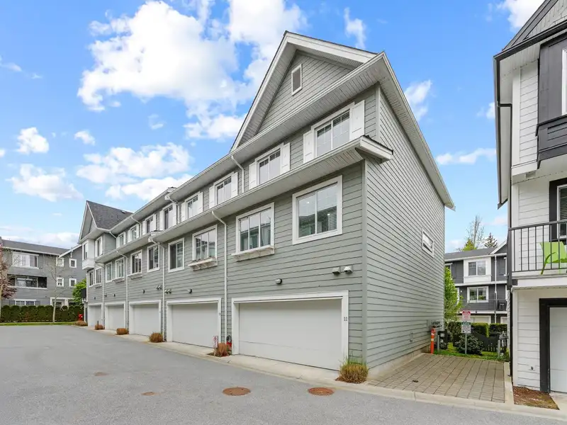 11 16323 15 AVENUE - photo 3 of 23