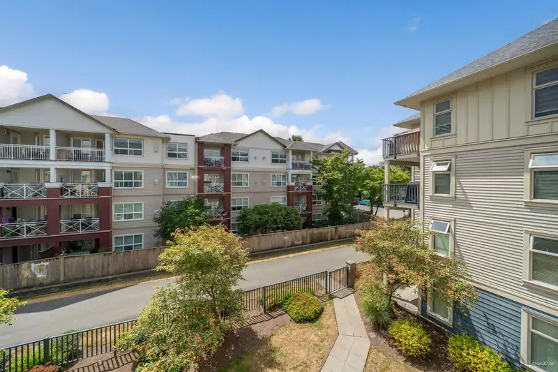 314 8084 120A STREET - photo 2 of 23