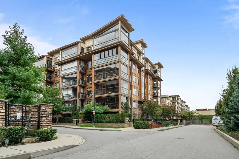 A512 20716 WILLOUGHBY TOWN CENTRE DRIVE - photo 3 of 25