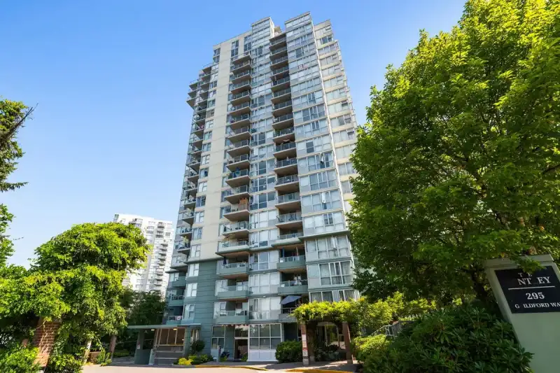 902 295 GUILDFORD WAY - photo 1 of 32