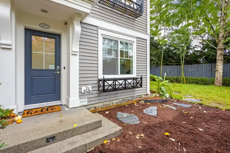 4035 2655 BEDFORD STREET - photo 1 of 31