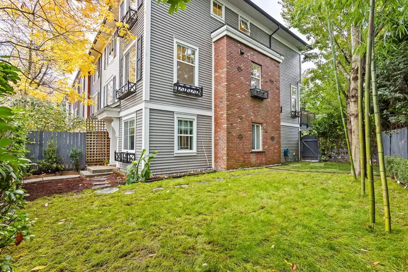 4035 2655 BEDFORD STREET - photo 3 of 31