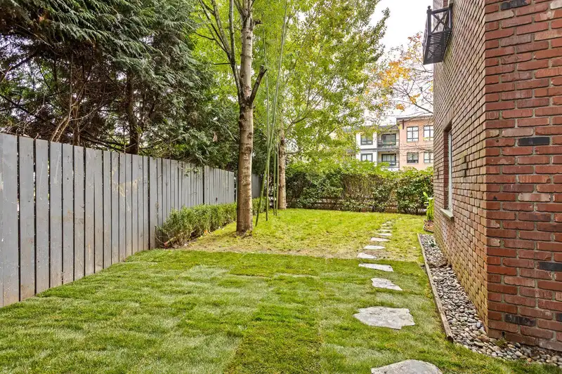 4035 2655 BEDFORD STREET - photo 4 of 31