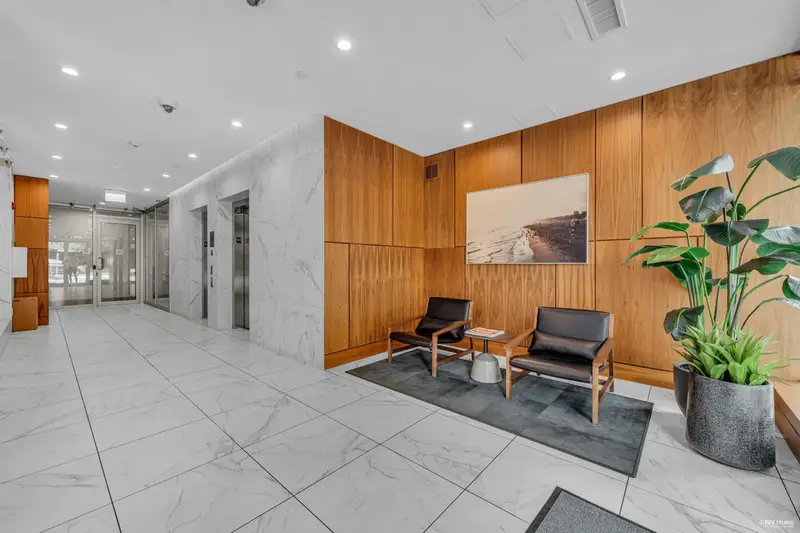 308 177 W 3RD STREET - photo 2 of 21