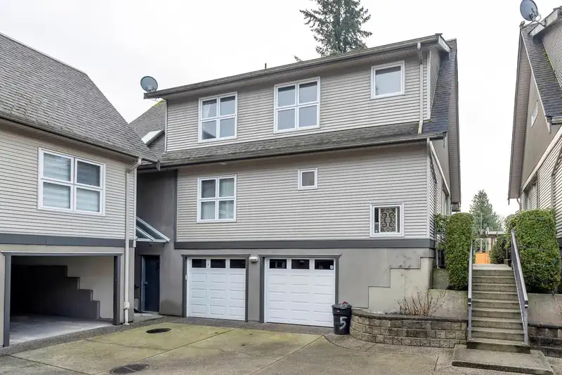 5 11530 84 AVENUE - photo 1 of 33