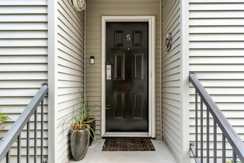 5 11530 84 AVENUE - photo 2 of 33