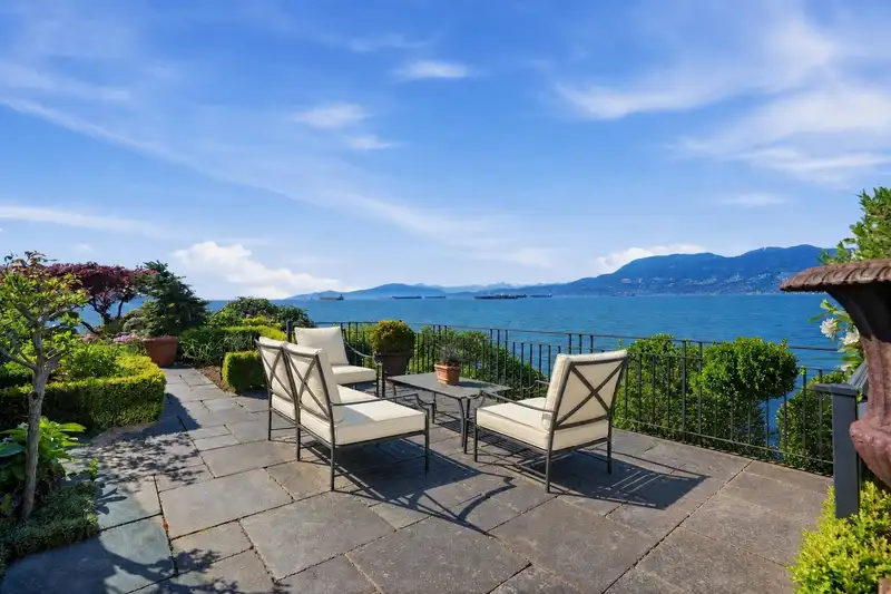 2565 POINT GREY ROAD - photo 1 of 38