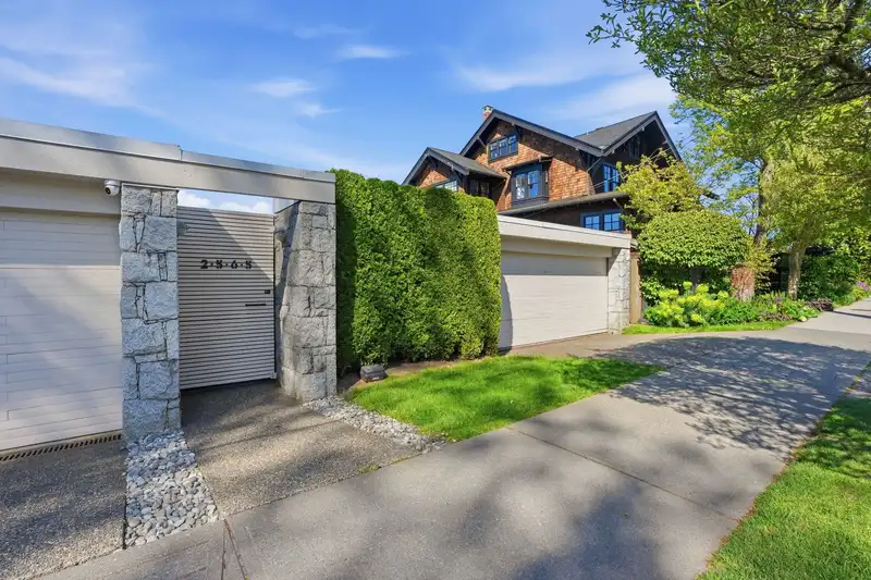 2565 POINT GREY ROAD - photo 2 of 38