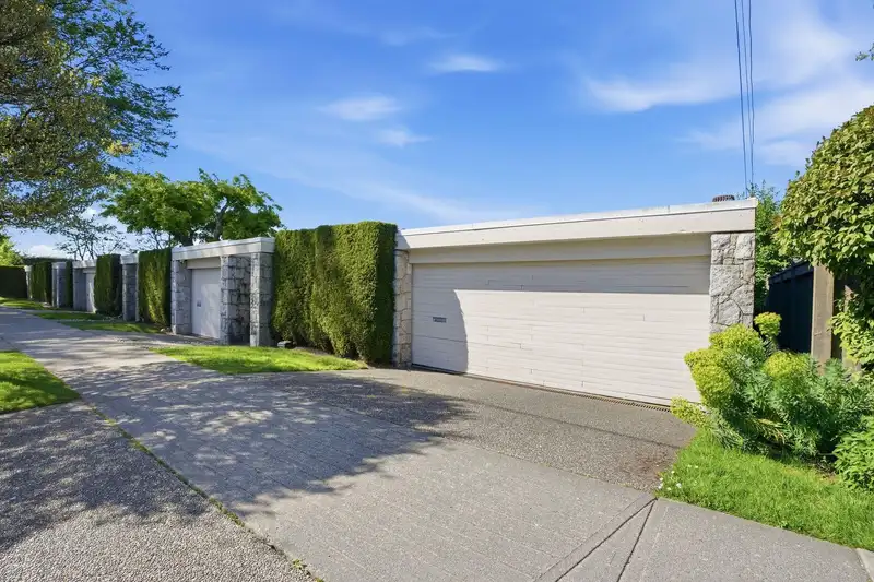 2565 POINT GREY ROAD - photo 3 of 38